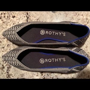 Rothys black & white Pythons points size 8